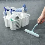 ⁦سلة استحمام بلاستيكية مع مقصورات، منظم تخزين مقسم محمول لمستلزمات التنظيف مع مقبض للحمام الجامعي⁩ - الصورة ⁦6⁩