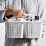 ⁦سلة استحمام بلاستيكية مع مقصورات، منظم تخزين مقسم محمول لمستلزمات التنظيف مع مقبض للحمام الجامعي⁩ - الصورة ⁦5⁩