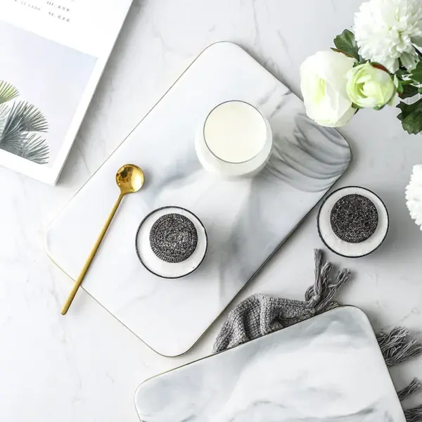 لوح تقطيع وتقديم من السيراميك الرخامي مع حواف ذهبية | فاخر، عملي، ومناسب لكل المناسبات – أدوات مطبخ 2024