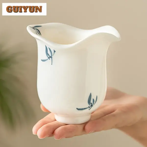 كوب شاي سيراميك يدوي الرسم 145مل – كوب فراشة وأوركيد فاخر | كوب تقسيم قهوة أو شاي – تصميم بوتيكي أنيق – هدية راقية