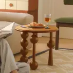 ⁦طاولة قهوة فاخرة من خشب الجوز بتصميم فرنسي كلاسيكي⁩ - الصورة ⁦9⁩