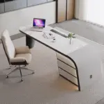⁦مكتب كمبيوتر أبيض فاخر بتخزين مدمج⁩ - الصورة ⁦4⁩