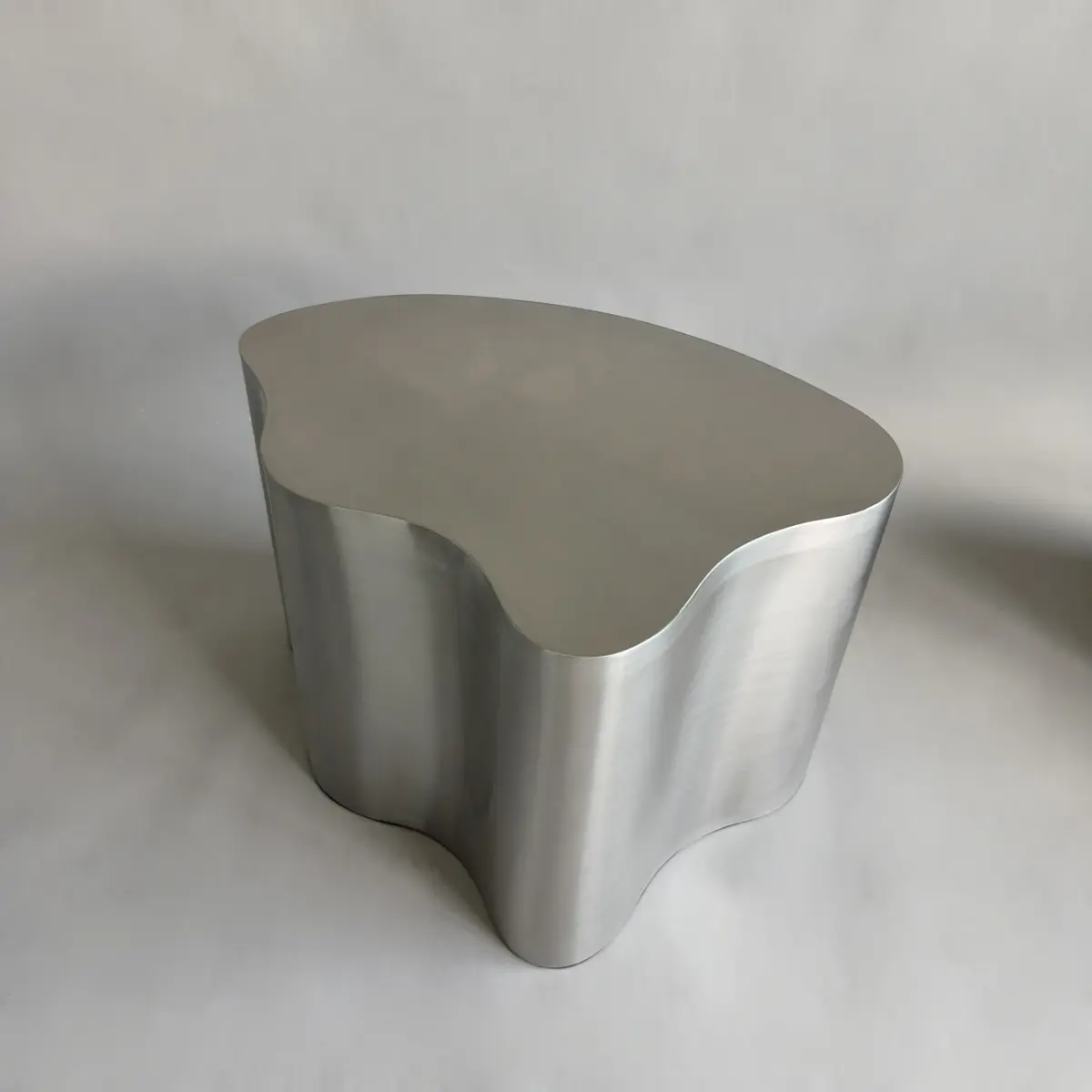 ⁦Metal Luxury Coffee Table Decoration Living Room Designer Side Table Moving Standing Nordic Couchtisch Lounge Suite Furniture⁩ - الصورة ⁦19⁩