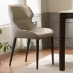 ⁦كراسي طعام نوردية مبطنة بتصميم مريح⁩ - الصورة ⁦3⁩