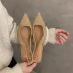 ⁦صندل نسائي بكعب منخفض - تصميم أنيق⁩ - الصورة ⁦9⁩