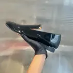 ⁦حذاء رجالي جلد لامع أنيق⁩ - الصورة ⁦2⁩