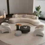 أريكة بيضاء منحنية بتصميم نوردي