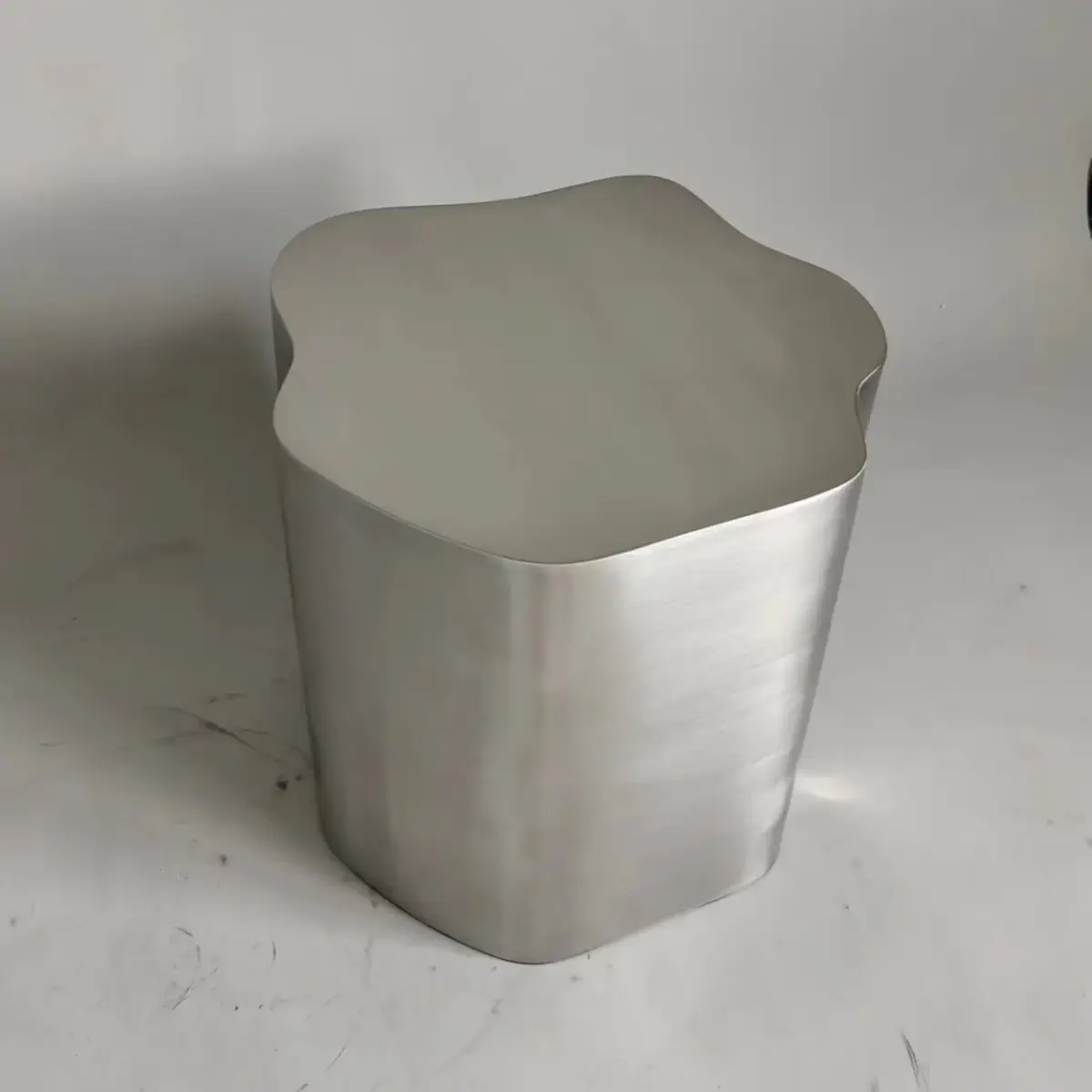 ⁦Metal Industrial Coffee Table Aesthetic Unique Minimalist Designer Side Table Modern Luxury Mesa Auxiliar Postmodern Furniture⁩ - الصورة ⁦26⁩