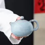 إبريق شاي سيراميك بتصميم متشقّق جليدياً