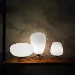 مصباح طاولة إيطالي ذو حامل ثلاثي