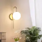 ⁦ثريات حائط ليد ذهبية و سوداء⁩ - الصورة ⁦5⁩