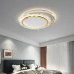 ⁦ثريا أكريليك ذهبية بتصميم مينيماليست⁩ - الصورة ⁦2⁩