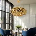 ⁦ثريا فاخرة ذهبية بتصميم عصري⁩ - الصورة ⁦2⁩