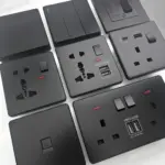 ⁦مقبس حائط عالمي بشاحن سريع⁩ - الصورة ⁦2⁩