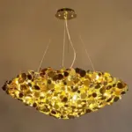 ⁦ثريا فاخرة ذهبية بتصميم عصري⁩ - الصورة ⁦4⁩